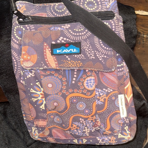 Kavu Handbags - Kavu Crossbody Bag - Navy and Mustard Pattern